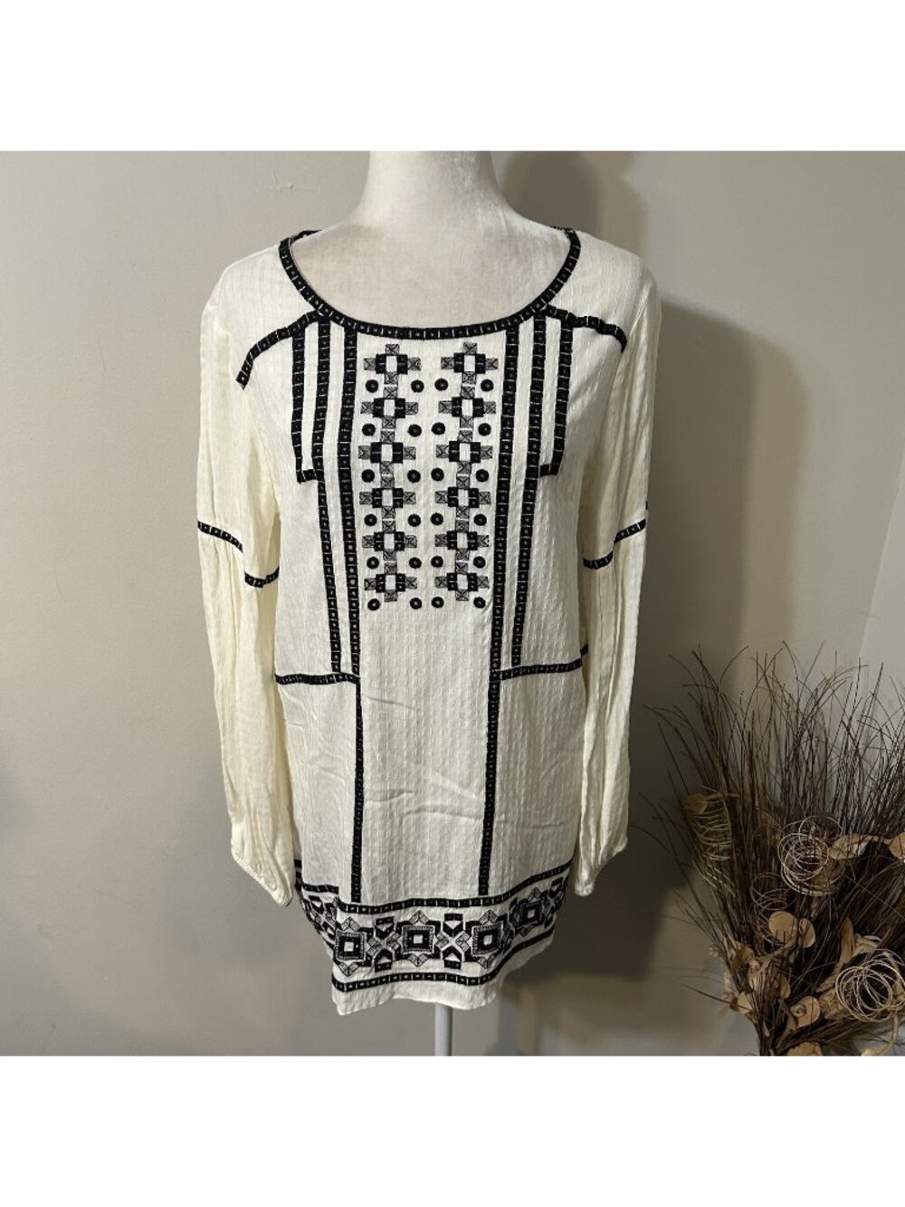 New M.S.S.P Max Studio Women Ivory Tunic Top Bohemian Black Embroidered Sz M